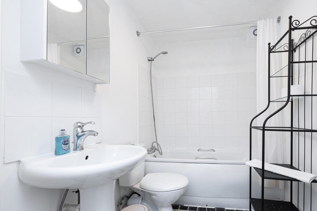 Fantastic 2br Flat, 3 Min Shoreditch High Street * Londra